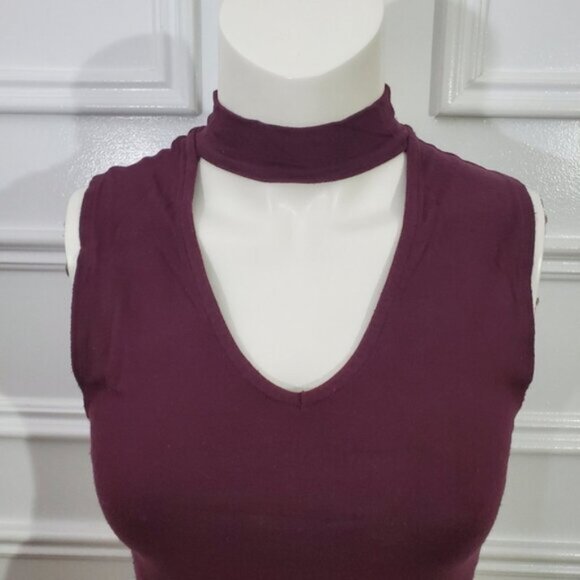 GARAGE Ring Neck Cutout Burgundy Sleeveless top - Picture 2 of 7